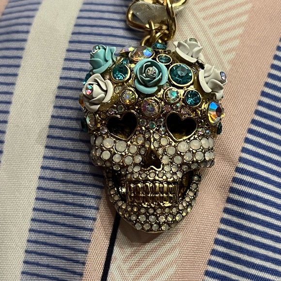 💗NIB BETSEY JOHNSON BLING SUGAR SKULL NECKLACE💗 - Picture 5 of 17